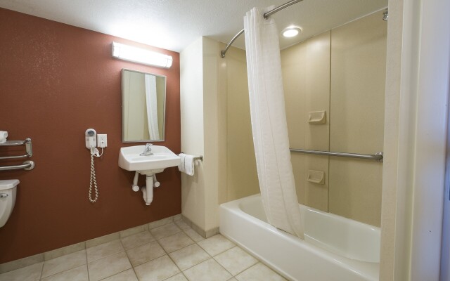 Red Roof Inn & Suites Philadelphia - Bellmawr