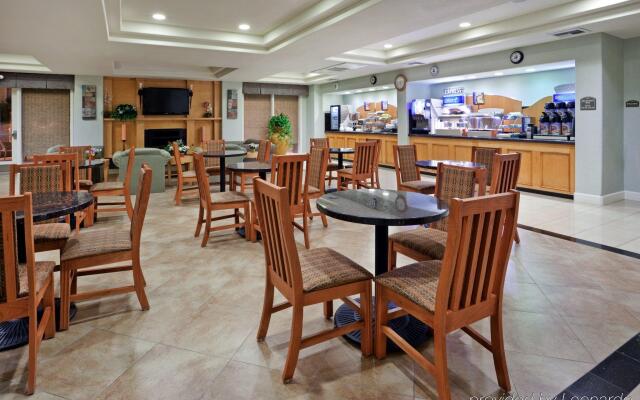 Holiday Inn Express Hotel & Suites Vacaville by IHG