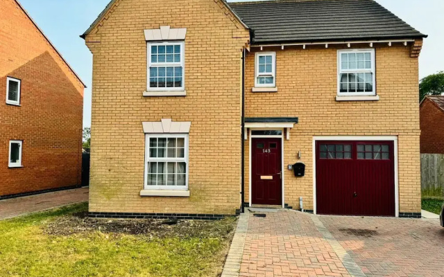 House - Sleeps 8 - Parking - Garden