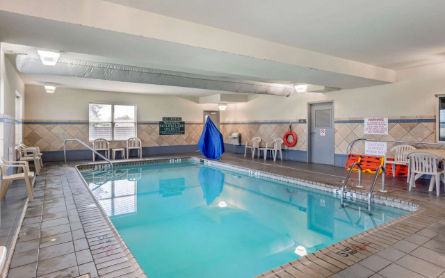 Comfort Inn & Suites Dover near Speedway