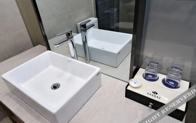 Shenlan Baihao Hotel (Impression Anshun Fortune Center Branch)