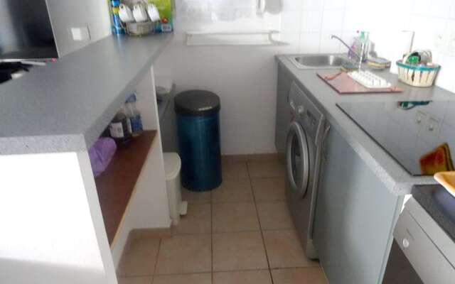 Apartment With 2 Bedrooms in Villeneuve-lès-avignon, With Pool Access,