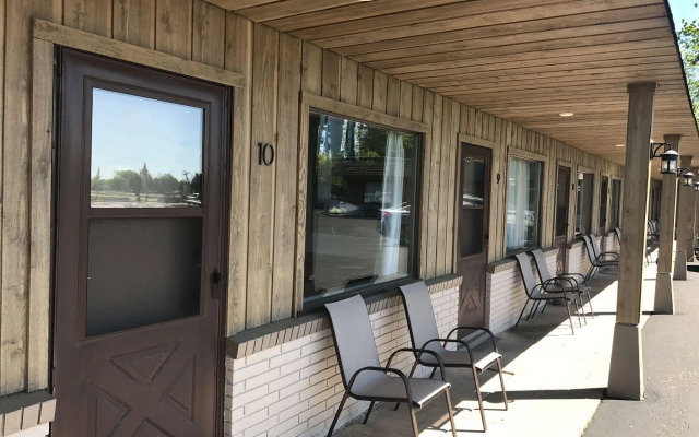 Aqua Aire Inn & Suites