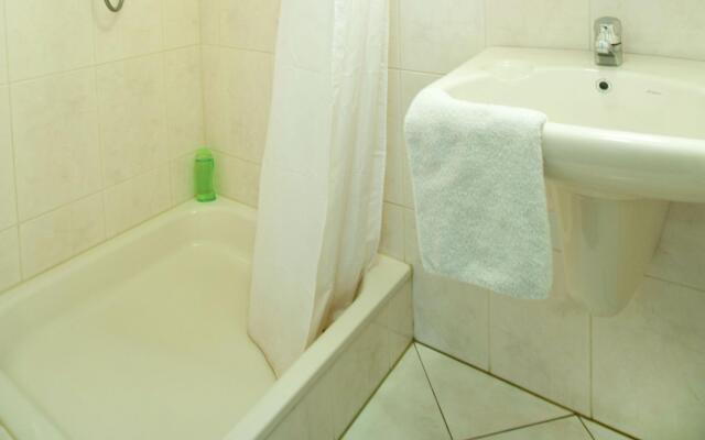 Villa in Maaspark With Lake Views & Sauna