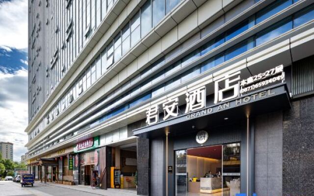 Kunming Jun'an Hotel (University Town High-speed Railway South Station)