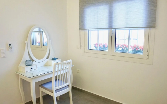 Cycladic Style Apt in Athens