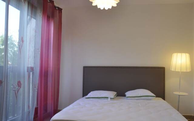 Classy Holiday Home With Swimming Pool, Garden, Tennis Court