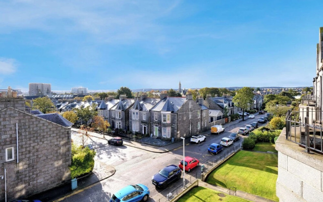 Orange Apartments - Belgrave Mansions