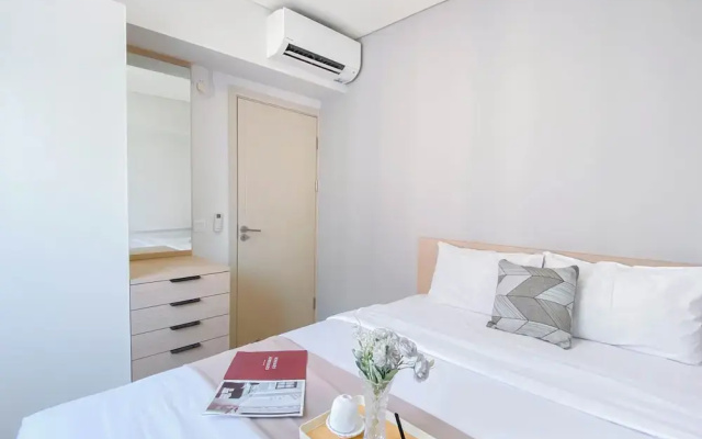 Spacious And Cozy 2Br With Extra Room At Meikarta Apartment