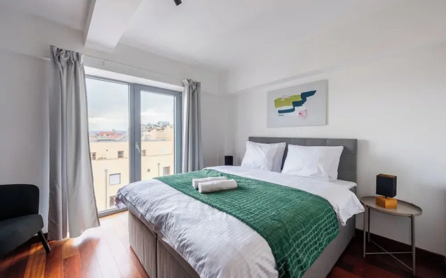 Modern Penthouse with 3-bedrooms