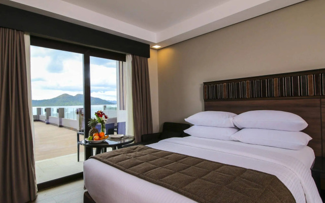 Two Seasons Coron Bayside Hotel