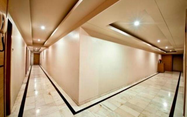 Rajhans Hotel