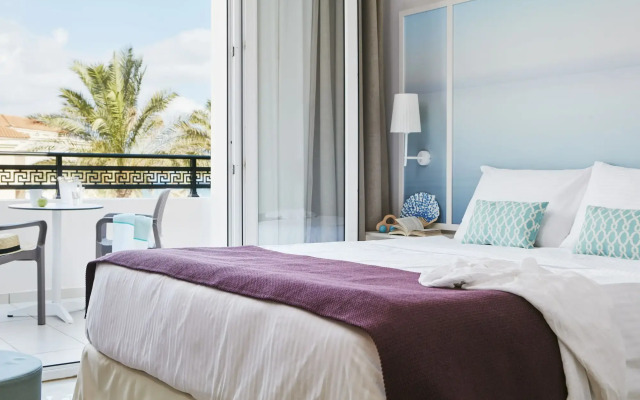 Отель Caldera Beach