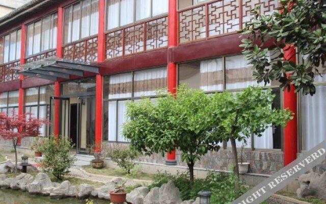 Zhuang Hu Cun Hotel
