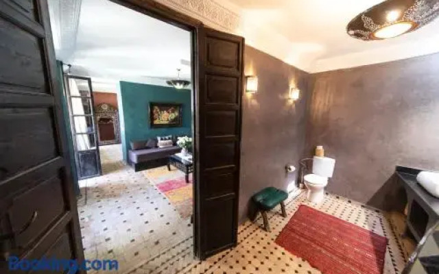 Riad Mur Akush