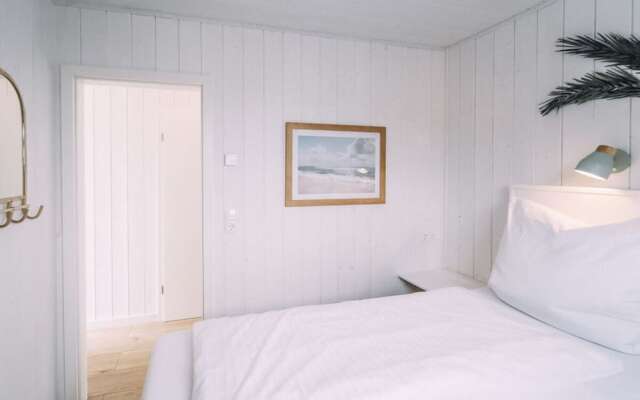 Attractive Houseboat on the Lake