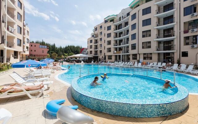 Studio with Balcony & Pool View