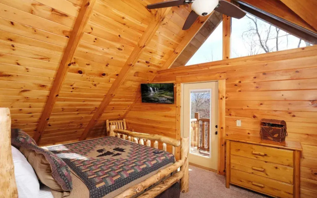 Smoky Treehouse Lodge #614