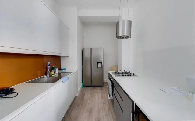 Luxurious 4-bedrooms Apartment in Central London