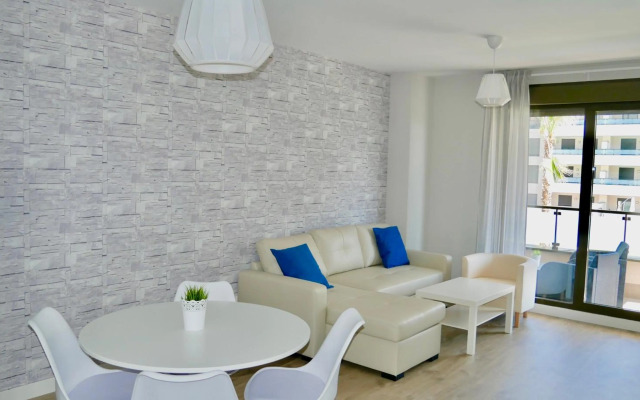 Playa Los Álamos, descanso y ocio en Torremolinos