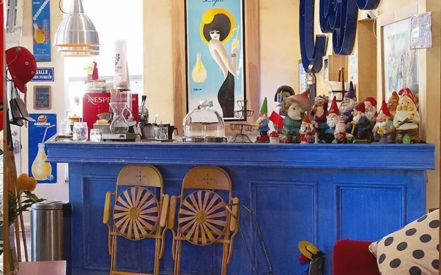 Metro Hotel and Cafe