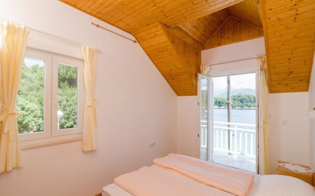 Sea View Apartment Maćus