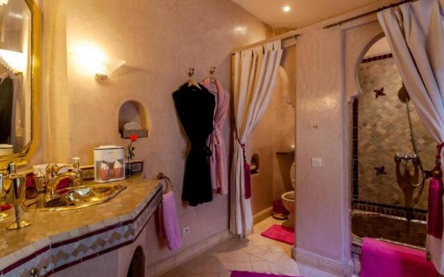 Room in BB - Riad Anabel - Rose Suite