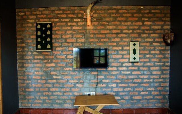 Apuuli Safaris & Cottages