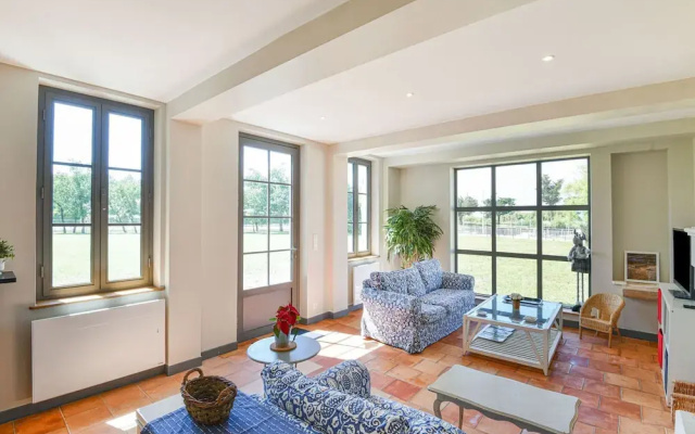 Villa in Lanton Near the Beach With Harbour View