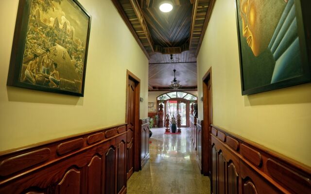 Forest King Hotel