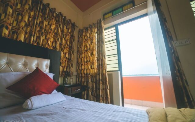On The Ghat By Howdy Hostels