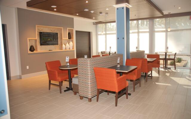 Holiday Inn Express & Suites Decatur by IHG