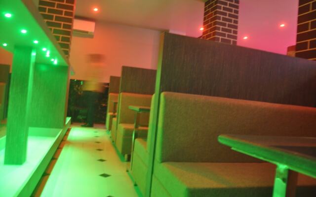 Hotel Raj International