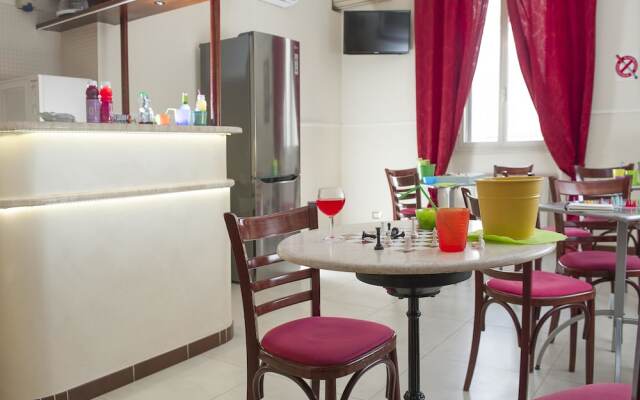 Des Artistes Budget Rooms