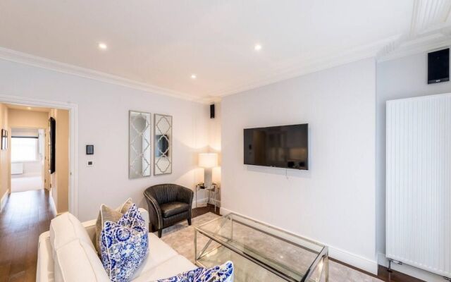 Light and Airy Central Three Bed Flat