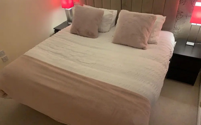 Sleeps 4/6 pet Friendly Parking nr Nec/warwick uni