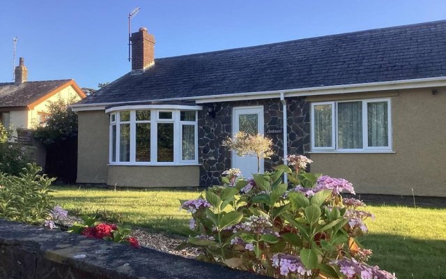 Bungalow by the Beach, Sleeps 6, Snowdonia, Wales