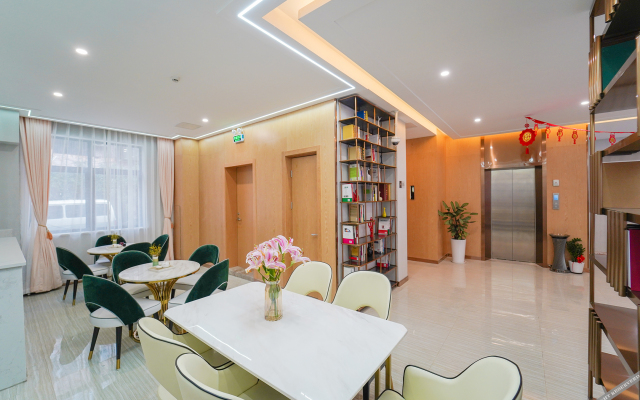 Qingmu Select Hotel (Shanghai Hongqiao Airport Longbai Xincun Subway Station)