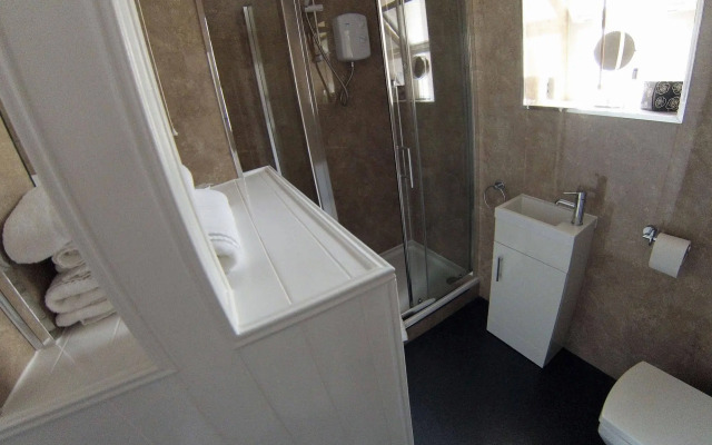 Ty Helyg Guest House