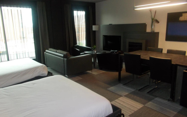 Grand Times Hotel Sherbrooke