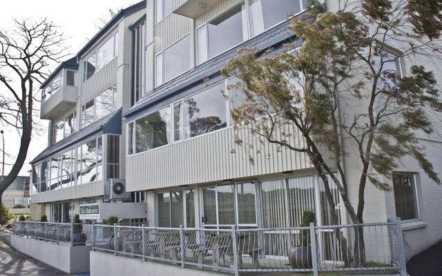 Tui Oaks Motel