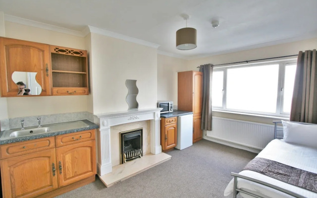 Central Studios Hatherley by Roomsbooked