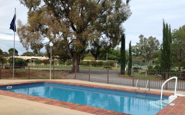 Tooleybuc Club Motor Inn