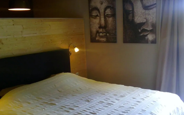 Luxurious Villa in Nadrin Belgium with Sauna & Hot Tub