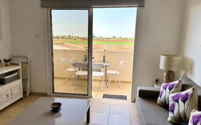 Stunning Spacious 2-bed Apartment in Liopetri