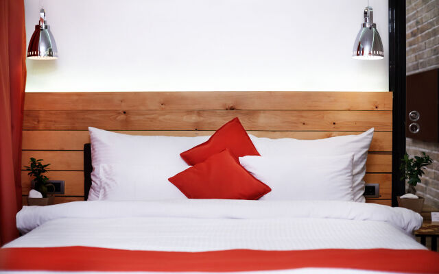 One Luxury Suites