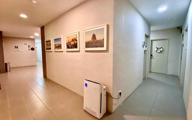 LightHouse Hotel & ShortStay