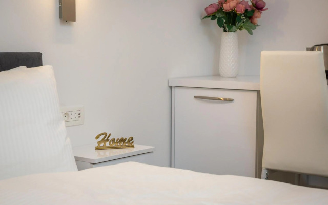 Luxury Studios & Room Five