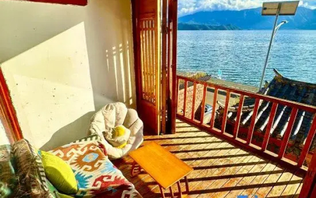 Lugu Lake Yuanrongju Lake View Inn