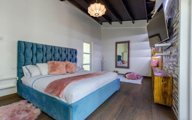 Private Retreat w 5 BR Spa Pool Jacuzzi